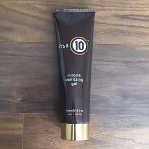 It’s a 10- 5 oz. miracle defrizzing gel